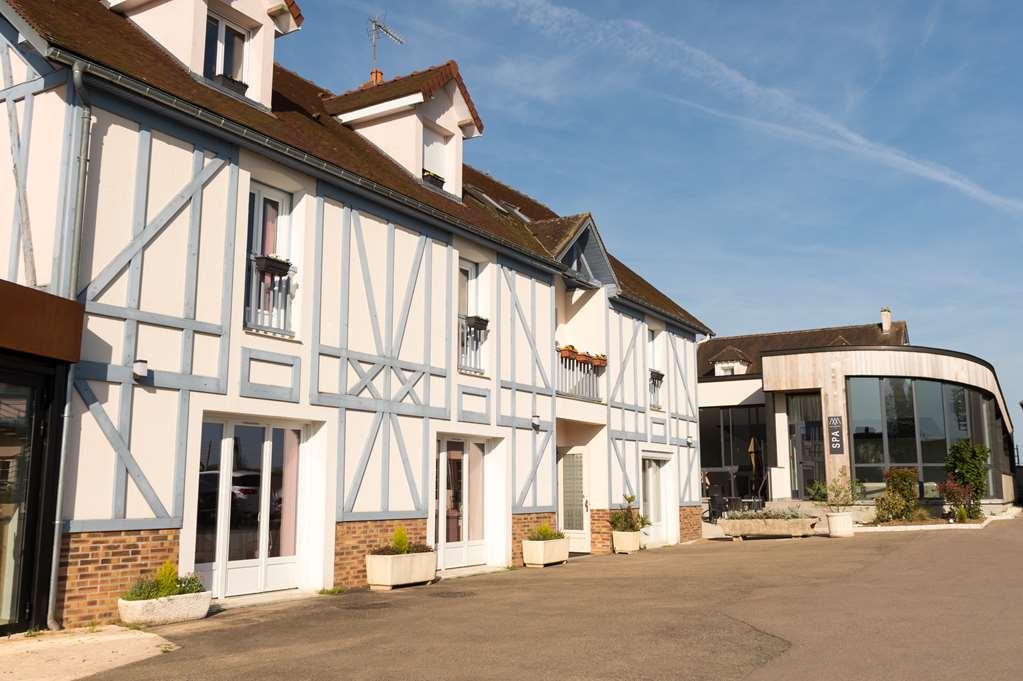 Logis Aux Maisons Екстер'єр фото